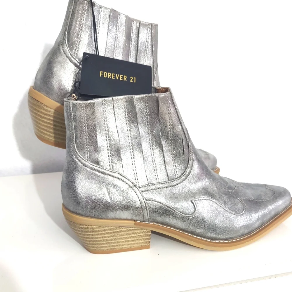 Forever 21 Faux Leather Pointed Toe Booties‎ Size 8